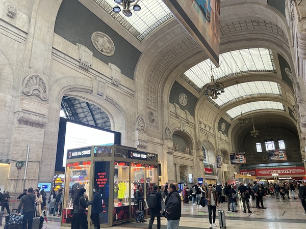 義大利國鐵Trenitalia-威尼斯到米蘭商務車廂開箱&實際搭乘經驗分享